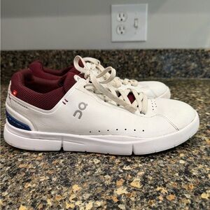 On Running Men's White and Burgundy Sneakers the Roger 9.5